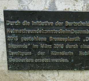 INFO-Tafel zur Sitzenden im Kurpark Burtscheid