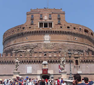 Widok na zamek z zewnątrz