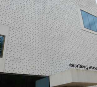 Das Vorarlberger Museum mit „Blüten“