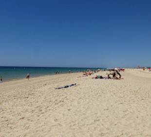 Der breite Sandstrand