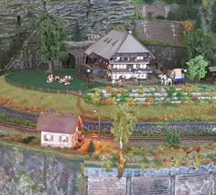 Kleines Wohnhaus am Berg