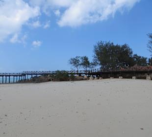 Ankunft am Strand von Prison Island
