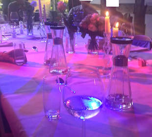 Nicht ersetzte leere Wasserkaraffen 