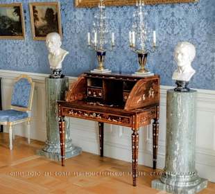 "Italienischer Salon": Blick auf einen Sekretär