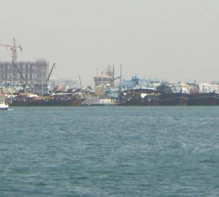 Blick auf Handels und Hausboote