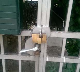 ACHTUNG Öffnet erst gegen Mittag