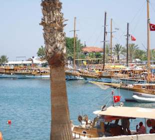 Ein Blick auf den Hafen von Side