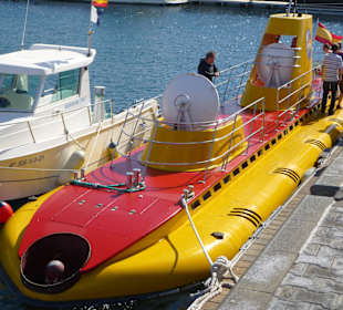 U-Boot mit Begleit-Boot.