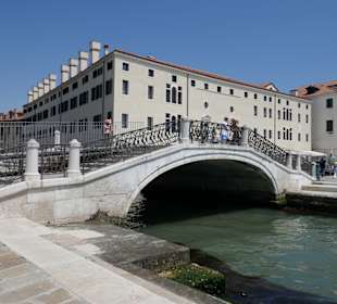 An dieser Brücke endet die Riva dei Schiavoni