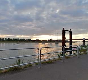 Uferpromenade Düsseldorf
