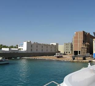 Ausblick vom Schiff auf den Hafen
