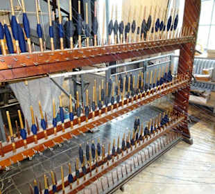 Rundgang durch die Maschinenhalle der Tuchfabrik