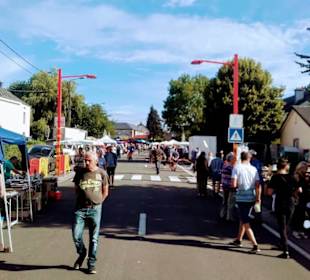 Flohmarkt ca. 3 km auf der Hauptstrasse