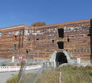 Im Innenhof der Kongresshalle am Reichstagsgelände