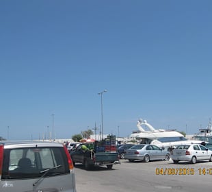 Der Hafen mit der Yachten