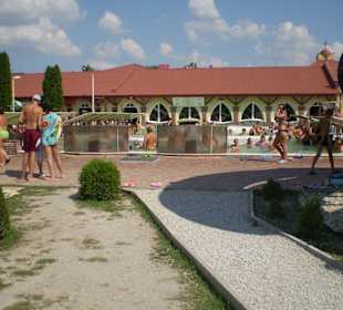 Venkovní vyhřívaný bazén