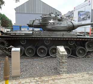 Panzer vor dem Museum für Militärgeschichte