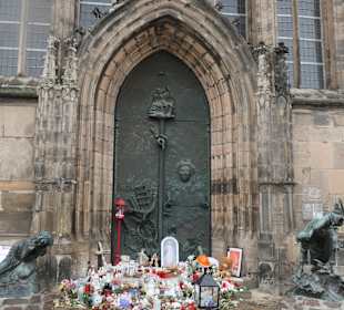 Portal St. Johanni mit Gedenkort an den Anschlag