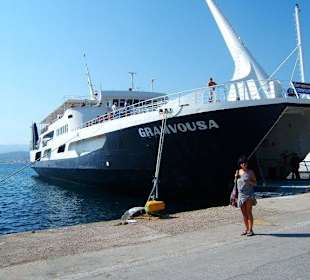 Statek gramvousa w porcie kissamos