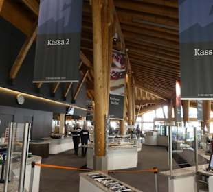 Bufffet- udn Kassenbereic h