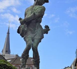 Ansichten des Hühnerdieb-Brunnens