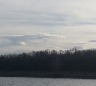 Wolkenfelder über der Donau
