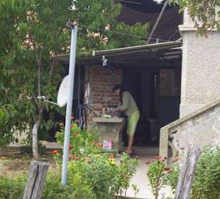 Offene (Wasch-)Küche im Dorf