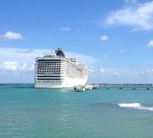 Kreuzfahrtschiff-Touren