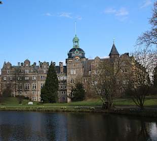 Blick vom Schlosspark auf das Schloss