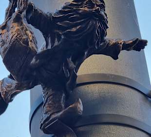 Fliegender Zwerg mit Dollarscheinen.