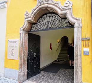 Eingang zu Mozarts Geburtshaus