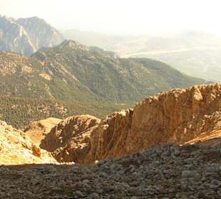 Widok ze szczytu Tahtali na góry Taurus