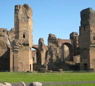 Mächtige Mauerreste