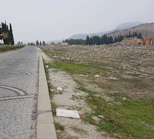 Der Hauptweg in Pamukkale 