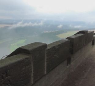 Entlang der Festungsmauer