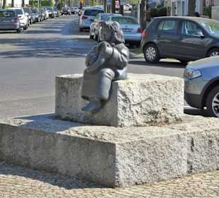 Ansichten des Momo-Denkmals in Hannover