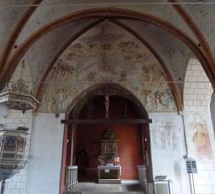 Chorraum mit mittelalterlichen Fresken