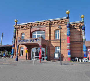 Außenansicht des Hundertwasser Bahnhof Uelzen