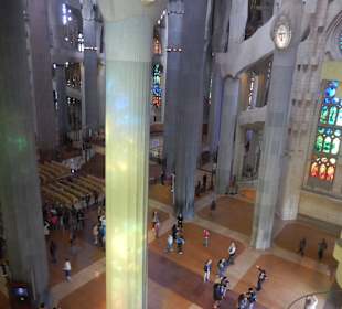 Sagrada Familia wnętrze