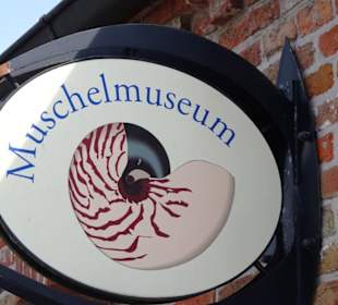 Hinweisschild für das Muschelmuseum