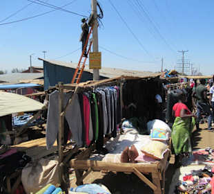 Unterwegs auf einem einheimischem Markt in Kisumu.