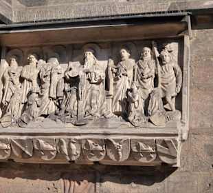 Steinerne Figurengruppen an der Sebalduskirche