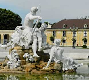 Brunnen im Hof Schönbrunn