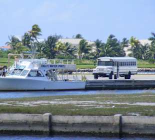 Transfer mit dem Boot zur Lagune