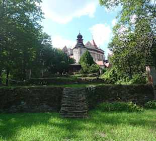 Замок и старая лестница