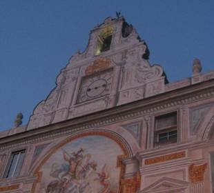 Palazzo storico all'uscita della metropolitana 