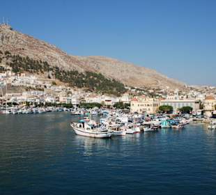 Einfahrt in den Hafen von Pothia