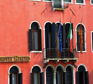 Fahnen an den Amtshäusern