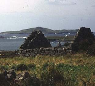 Auf dem Weg zur Kirche von Claddagduff