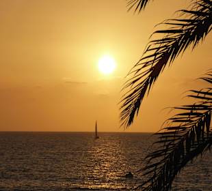 Sonnenuntergang mit Segelschiff
